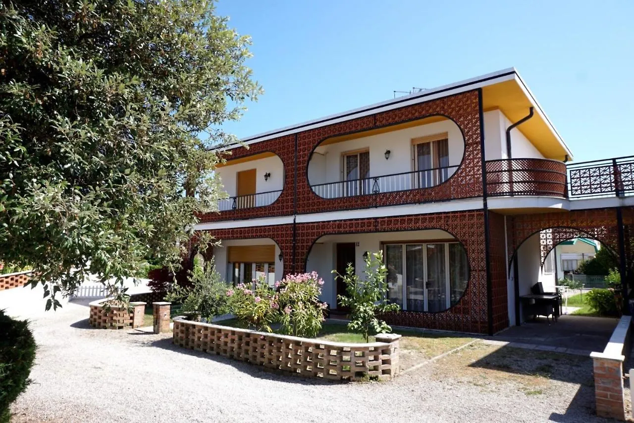 Gorgeous Villa For 8 With Shared Pool location